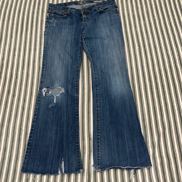 !IT Jeans Women’s Super Distressed Boot Cut Blue Denim Jeans - Picture 3 of 9